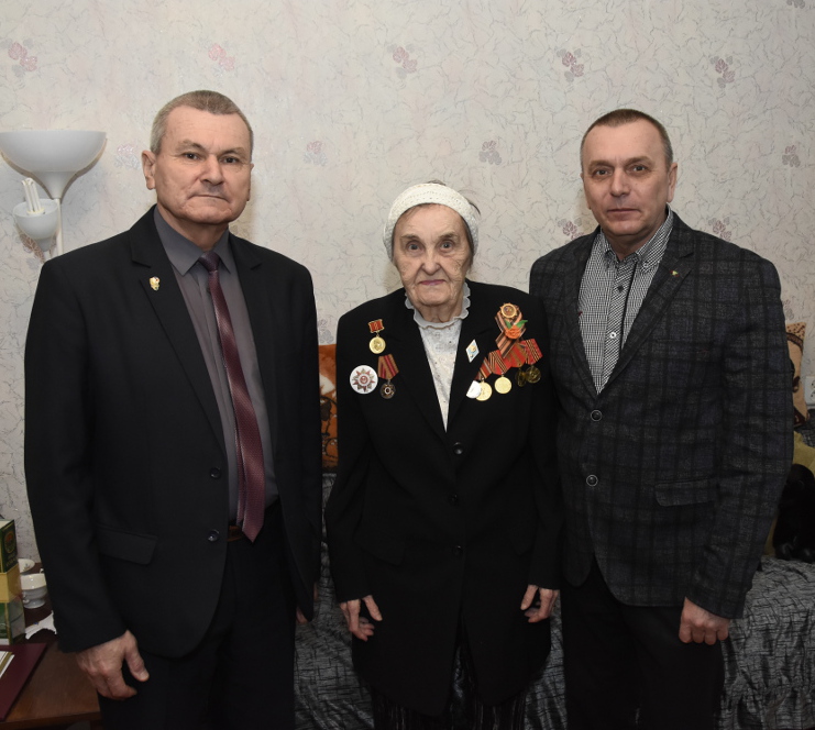 Участнице Великой Отечественной войны Минне Сапожниковой из Юрги исполнилось 95 лет