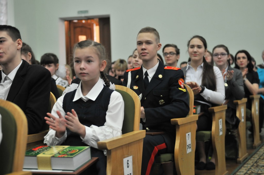 Лауреатов губернаторской премии «Достижения юных» наградили в Кемерове