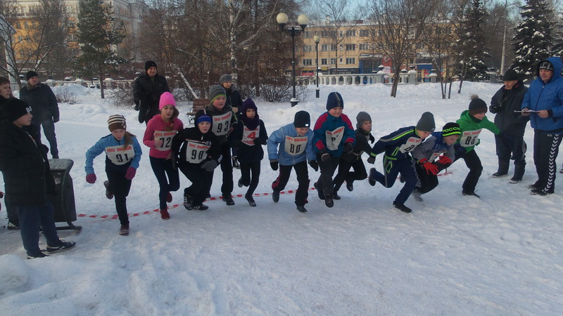 Прокопьевск: Легкоатлетический кросс среди велосипедистов на «Приз Деда Мороза»