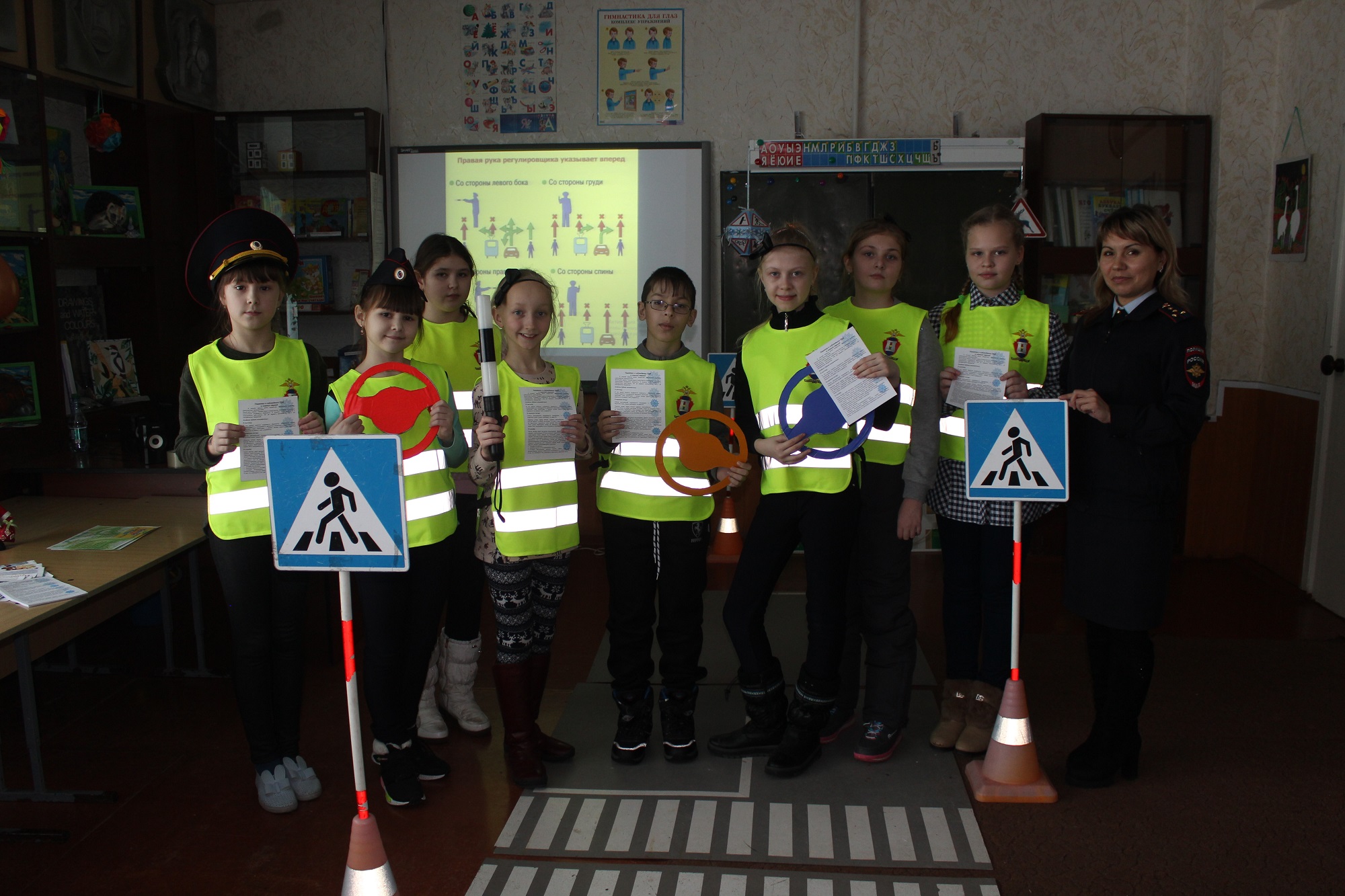В Кузбассе школьники познакомились с работой госавтоинспекции и повторили дорожные правила