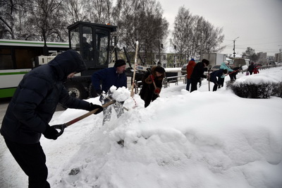 24,7 тыс. человек приняли участие в массовой акции по расчистке улиц от снега и наледи