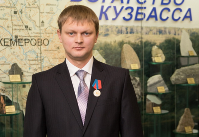 Аман Тулеев наградил областной медалью междуреченского железнодорожника за спасение утопающего