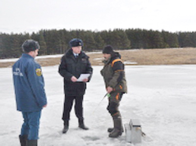 В Прокопьевском районе полицейские и спасатели вышли на «Безопасный лед»