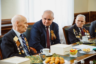 В День Победы Сергей Цивилев пригласил на чаепитие ветеранов Великой Отечественной войны