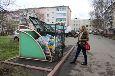 В Березовском увеличилось количество контейнеров для сбора пластика и полиэтилена