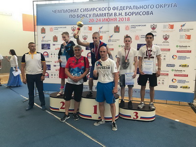 Кузбасские спортсмены успешно выступили на чемпионате СФО по боксу
