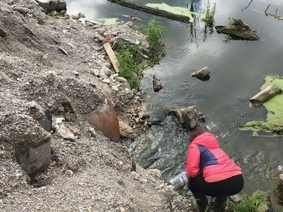 Произведен первый забор проб для анализа и поиска источника загрязнения воды в городе Тайга