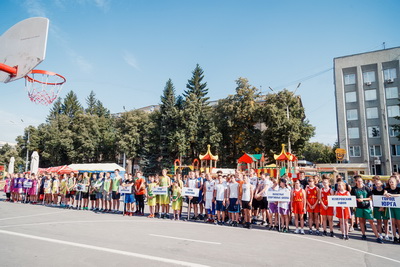 «Оранжевый мяч—2018» в Кузбассе объединил более 300 спортсменов и любителей уличного баскетбола