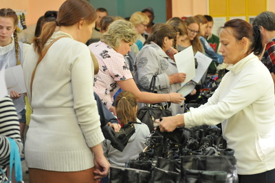 5 702 кузбасским семьям помогли собраться в школу 