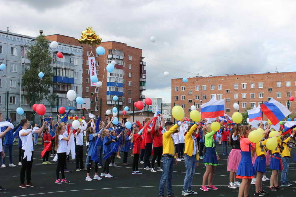 В Киселевске открыли новую спортивную площадку и капитально отремонтировали Центр развития творчества для детей и юношества