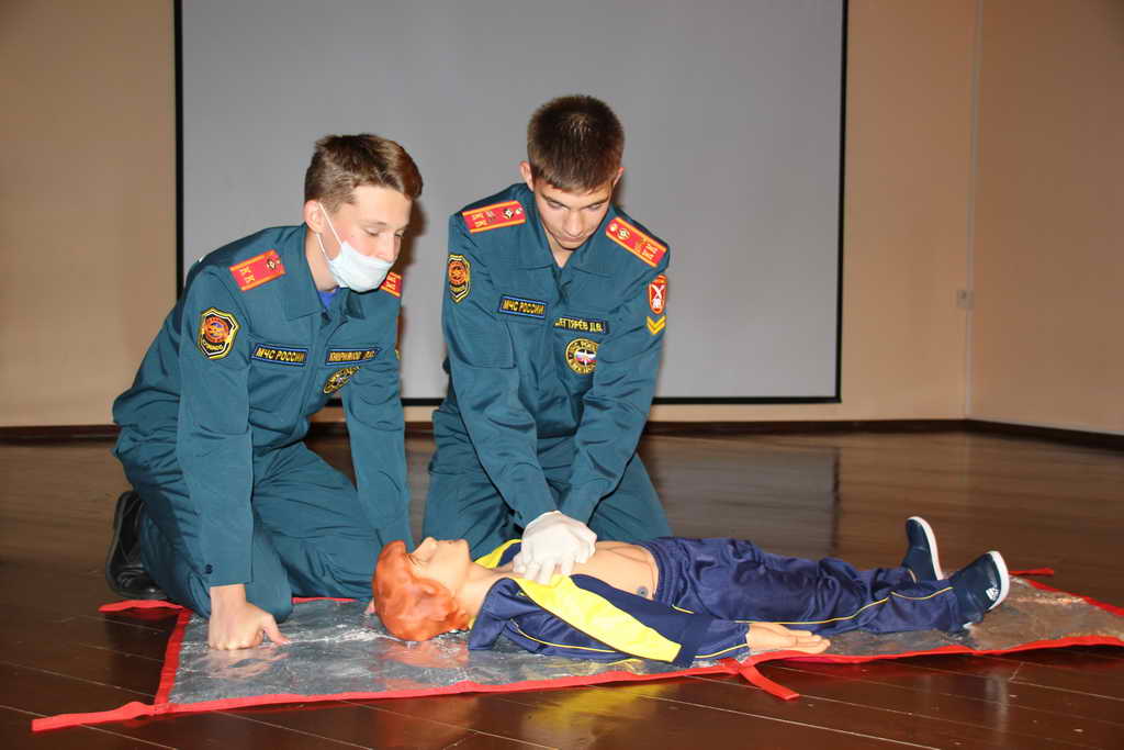 Впервые в Кузбассе 70 школьников и студентов выполняли нормативы нового комплекса «Готов к спасению жизни»
