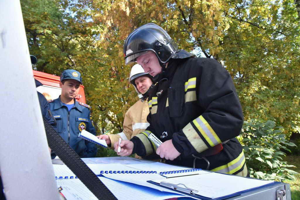 Сергей Цивилев проинспектировал ход эвакуации людей во время пожарно-тактических учений в новокузнецкой библиотеке