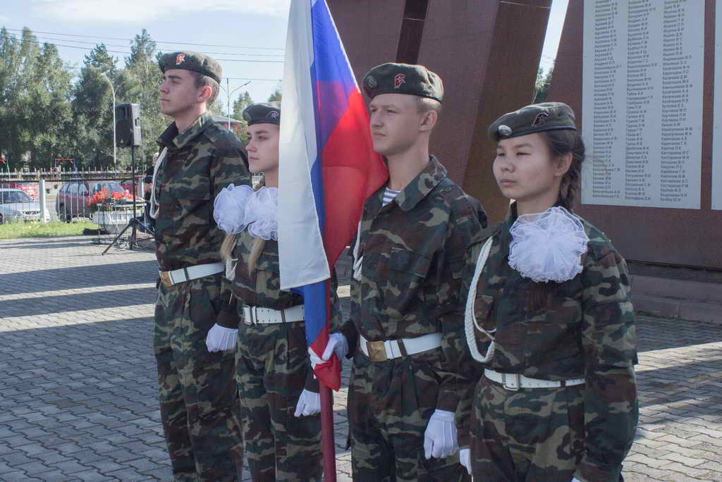 30 школьников Мысков пополнили ряды всероссийского военно-патриотического движения «Юнармия»