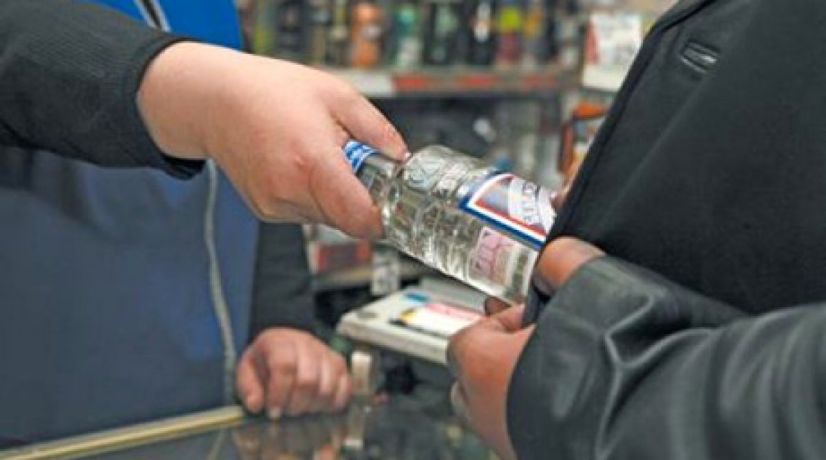Кузбассовцы могут сообщить о продаже контрафактного алкоголя на областную «горячую линию»