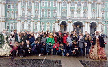 Группа кузбасских школьников вернулась из туристической поездки в Санкт-Петербург