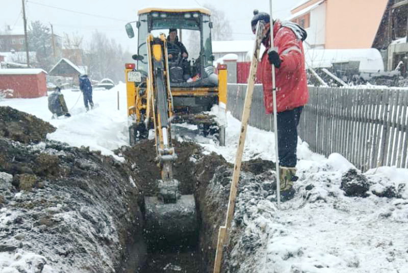 В Мысках завершили прокладку сетей канализации по улице Комарова
