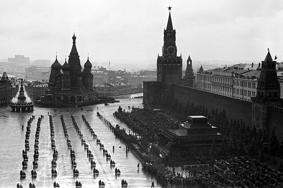 Какой была техника первого Парада Победы в Москве в 1945 году