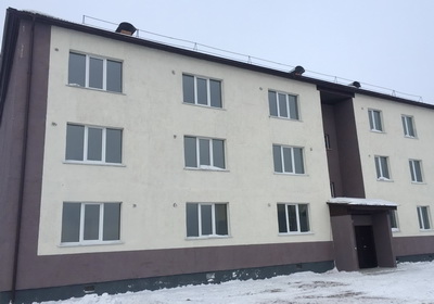 Дети-сироты получили жилье в трехэтажной новостройке в Мариинске