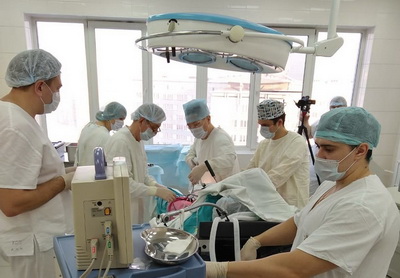 Кузбасские хирурги впервые выполнили операцию по уменьшению желудка
