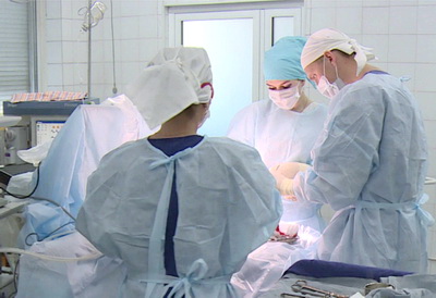 Кемеровские хирурги освоили малотравматичный способ лечения пупочной грыжи