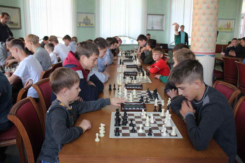 11 команд приняли участие в областных соревнованиях по шахматам среди детских домов и православных школ