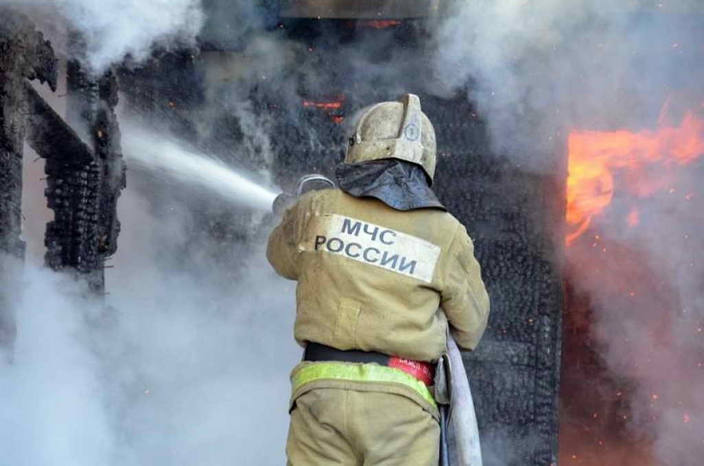 В городе Кемерово пожарные спасли семерых человек