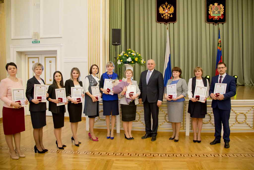 Сергей Цивилев вручил награды лучшим учителям по итогам прошедшего учебного года