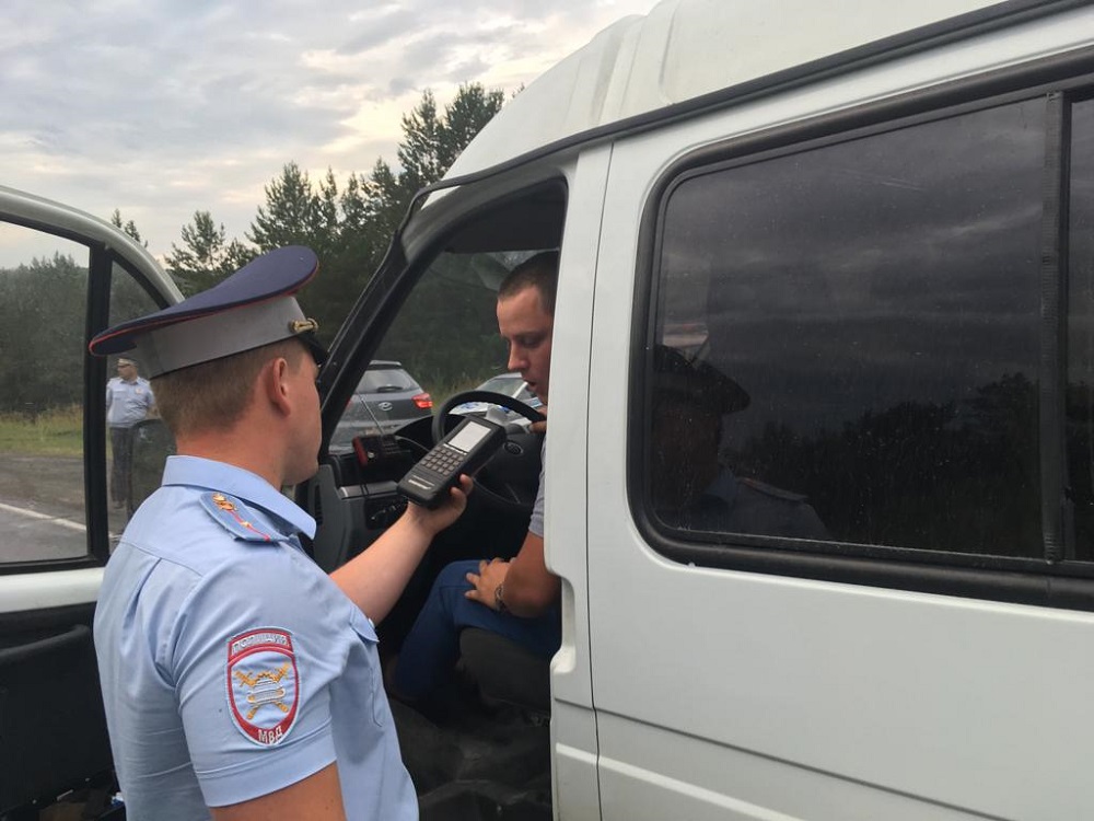 В Кемеровском районе водителей проверили на наличие признаков опьянения