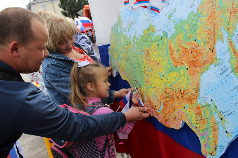 В Кузбассе празднуют День государственного флага