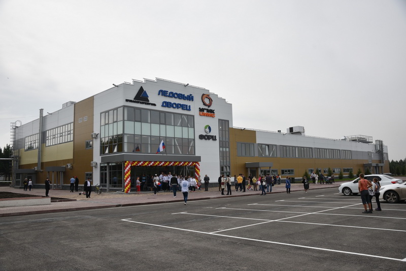 В Белове открыли спортивный комплекс с искусственным льдом