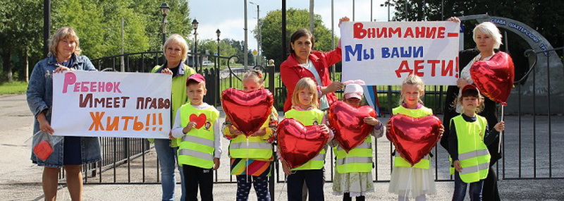 В Беловском районе полицейские и дошкольники напомнили взрослым правила перевозки детей