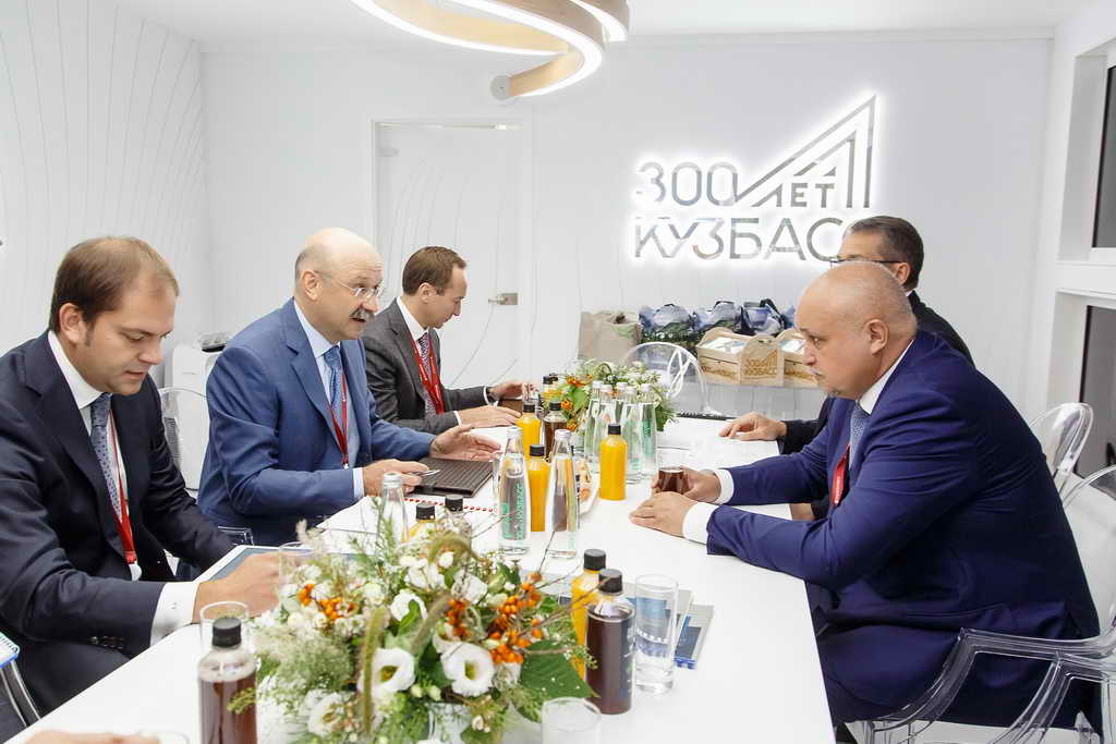 Кузбасская делегация начала деловую часть работы на ВЭФ-2019 с переговоров с представителями банка «Открытие»