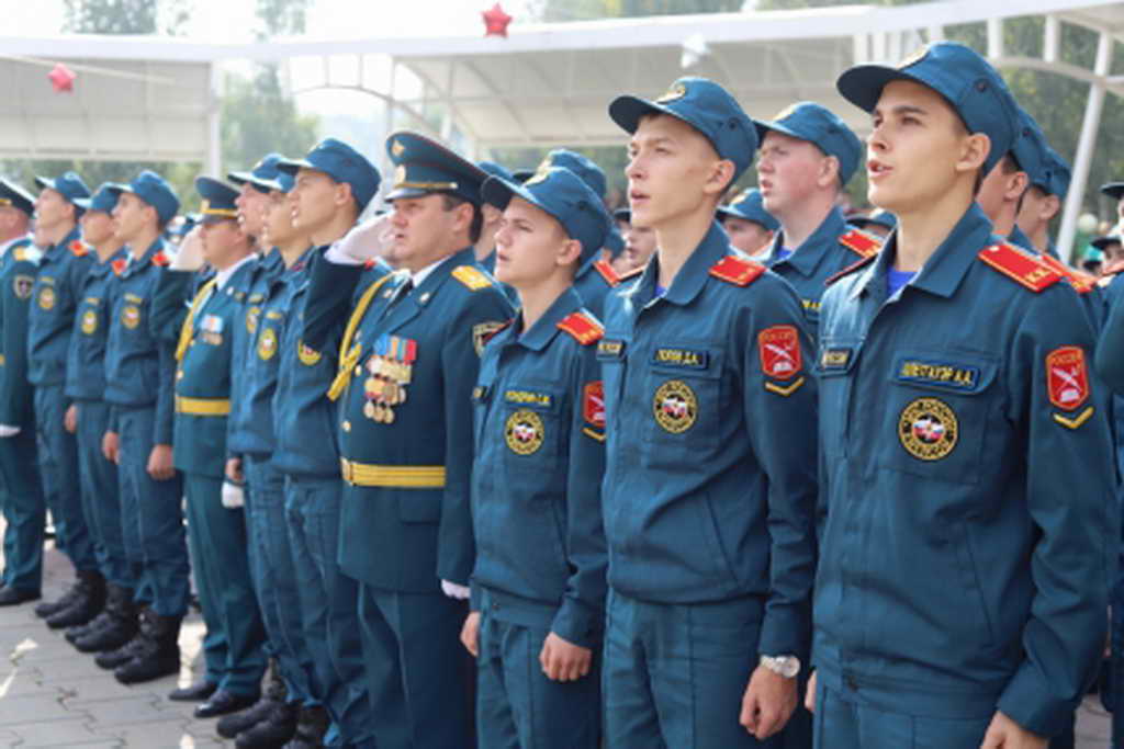 Кадеты МЧС России приняли участие в торжественной линейке воспитанников губернаторских учреждений