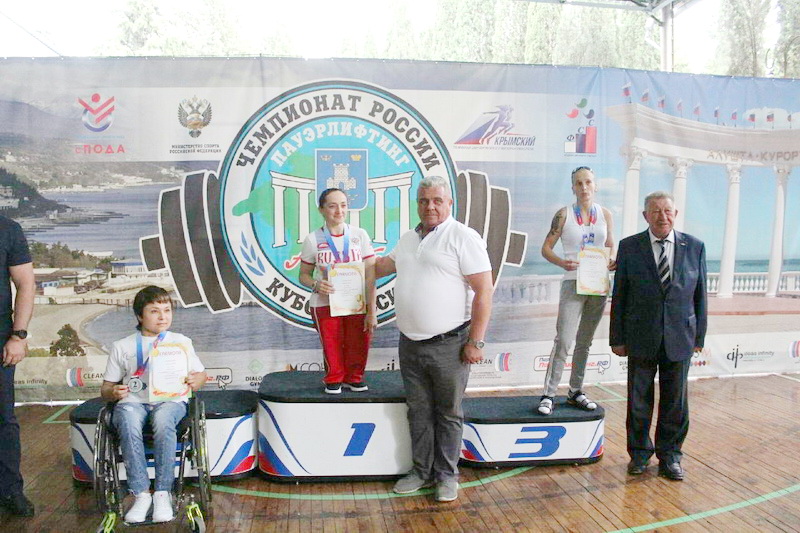 Спортсмены из Кузбасса успешно выступили на соревнованиях по пауэрлифтингу