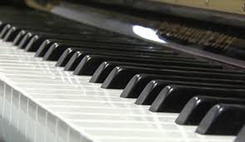 Кузбасские школы искусств получили 82 новые пианино 