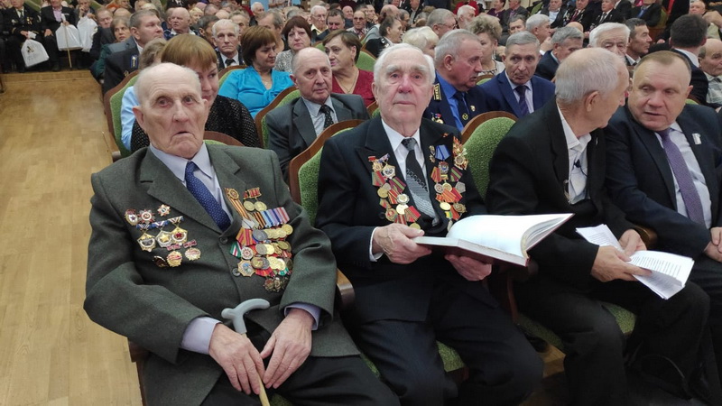 Ветераны ликвидированных угольных предприятий Прокопьевска получили облнаграды