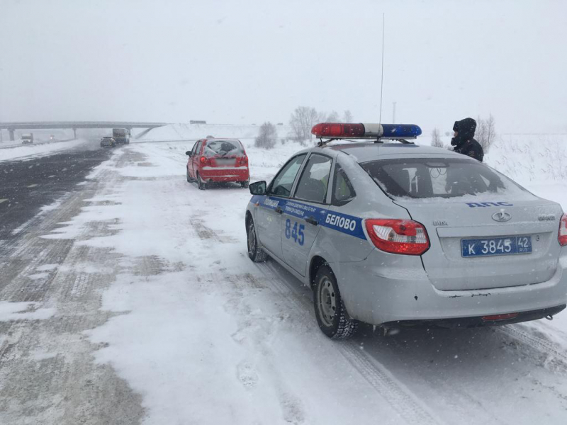 Полицейские Белова помогли автоледи 