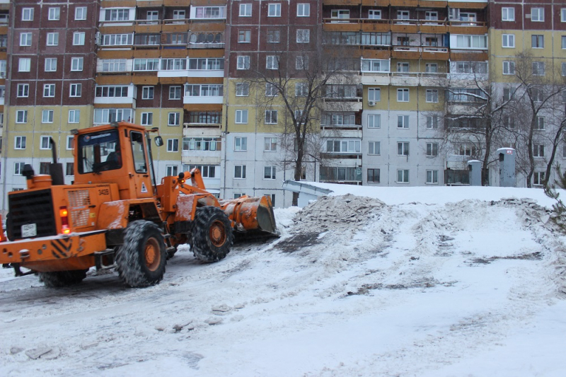 В Кемерово полицейские организовали работу по ликвидации снежной горки 