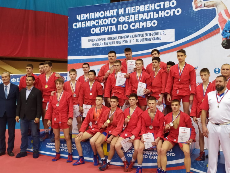 Самбисты Кузбасса успешно выступили на чемпионате и первенстве СФО