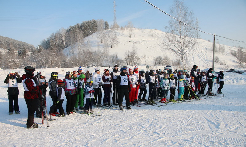 В Калтане прошли соревнованиях по горным лыжам среди любителей 