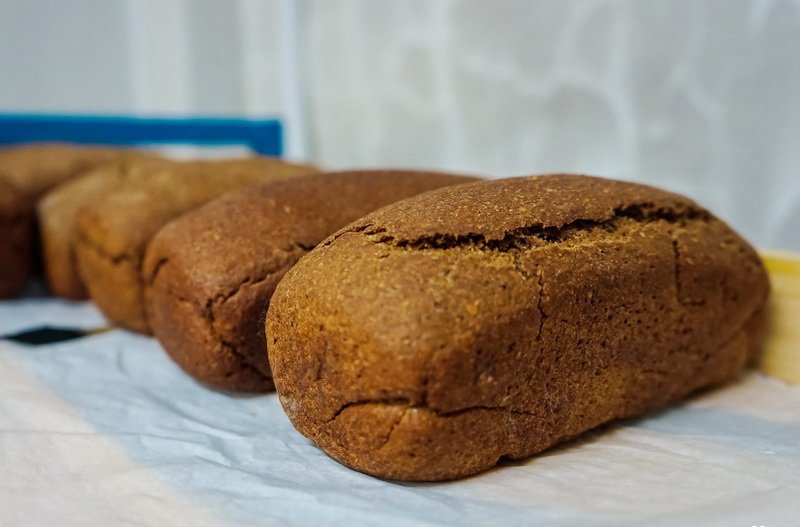 Кузбасские студенты испекли 100 килограммов «блокадного хлеба»