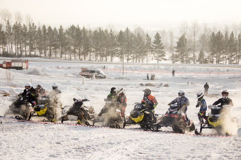В Кемерове прошли соревнования по снегоходному кроссу и мотокроссу