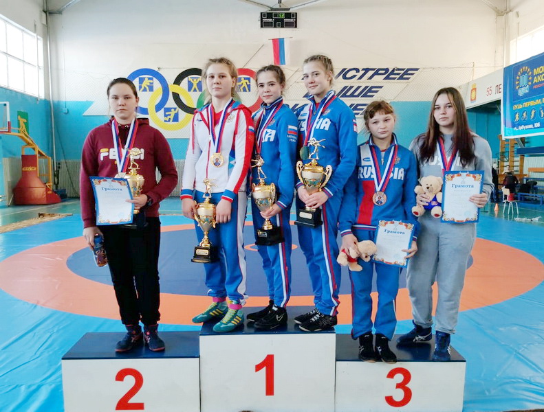 Кузбасские спортсменки заняли призовые места на первенстве СФО по вольной борьбе