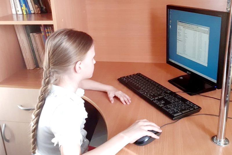 Еще 10 многодетных семей из Кузбасса получили компьютерную технику 