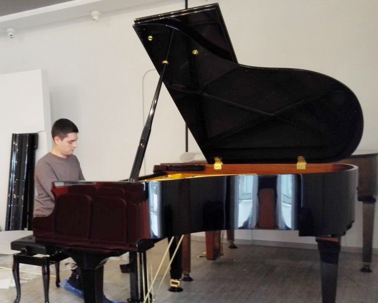 Колледжи и школы искусств Кузбасса получили музыкальные инструменты 