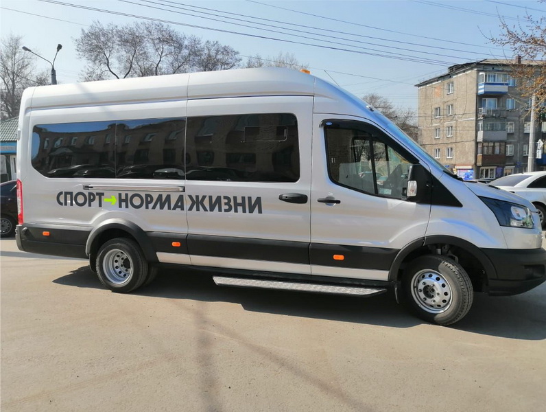Спортивная школа Ленинска-Кузнецкого получила новый автобус 