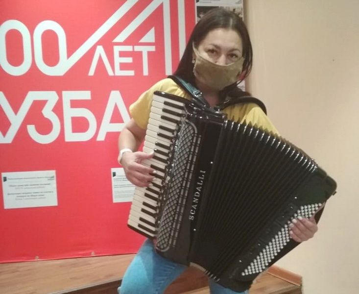 В учреждения культуры Кузбасса поступили музыкальные инструменты 