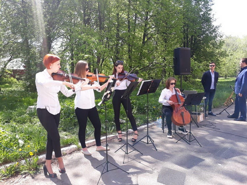 Кемеровские музыканты поддержали сотрудников и пациентов больницы 
