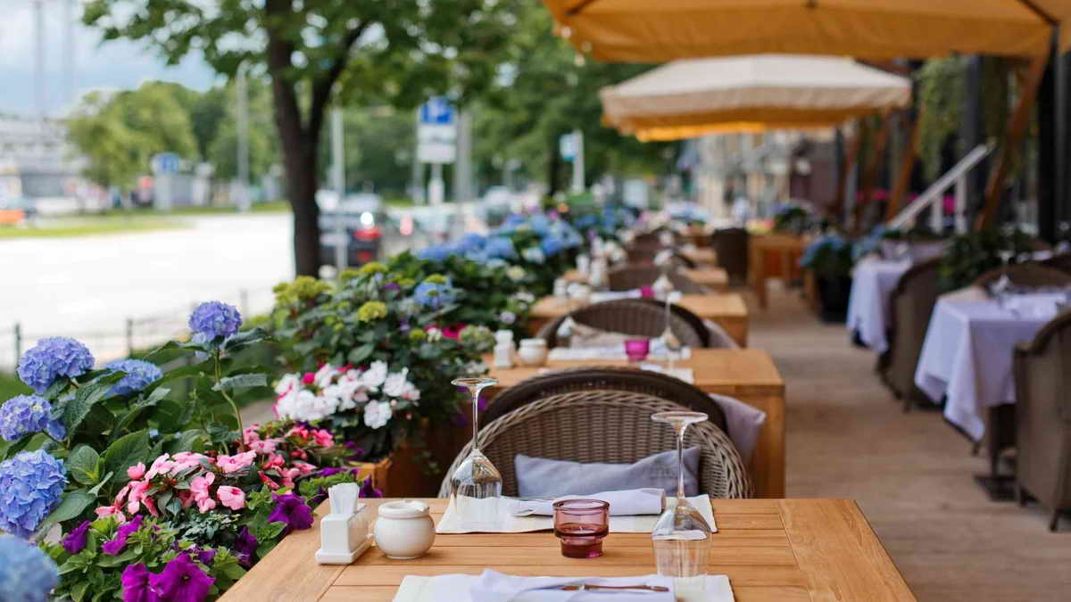 Летние веранды кафе и ресторанов открылись в Новокузнецке