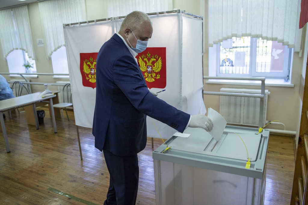 Губернатор Кузбасса Сергей Цивилев принял участие в голосовании по поправкам в Конституцию РФ